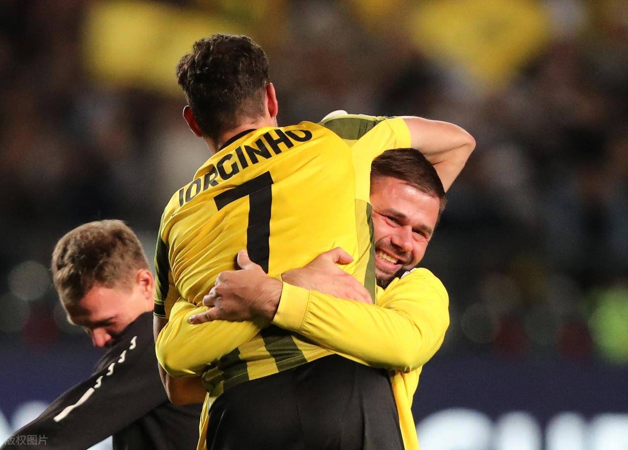 易游娱乐平台 -欧冠赛程吃紧，巴塞罗那加时末段再遭质疑，悬念犹存，团队化学反应显著 